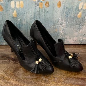 LOLA CRUZ Black Heels with Tassels